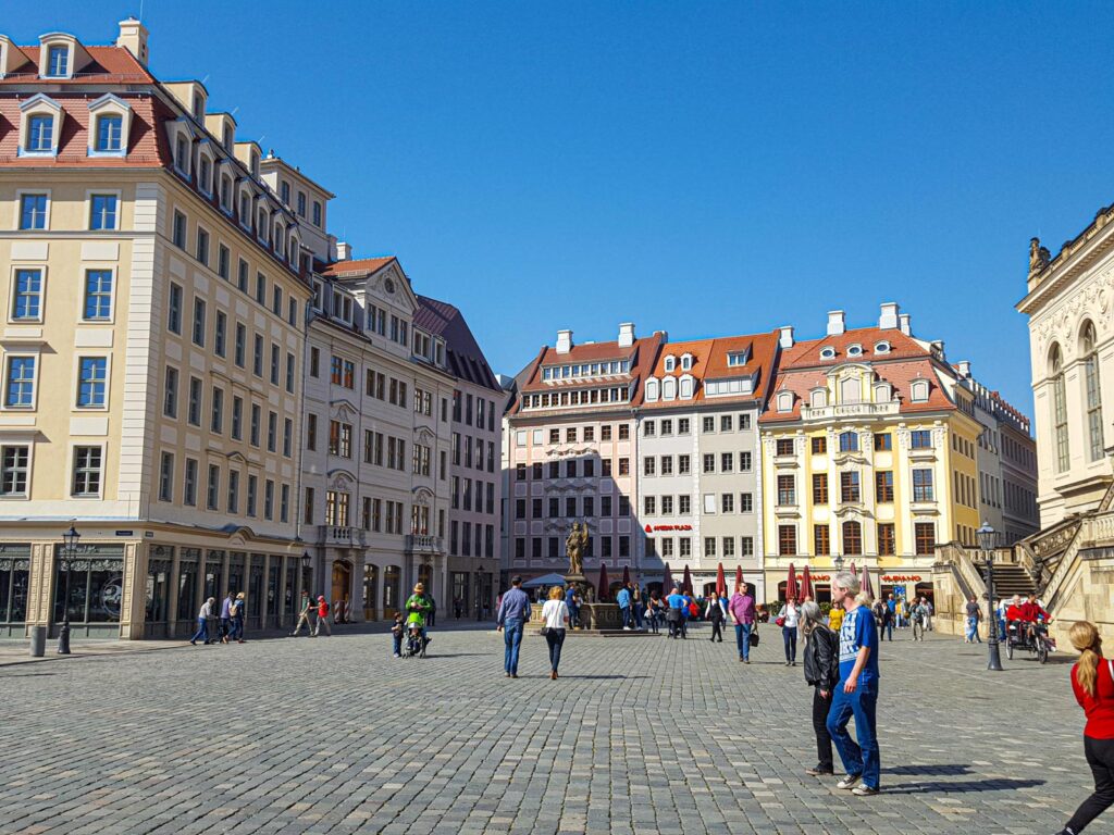 Plac przed kościołem
